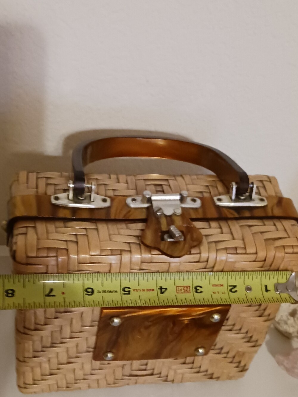 Lesco Lona Made In Hong Kong Vintage Woven Basket Style Purse w/ Lucite Accents - Picture 14 of 16